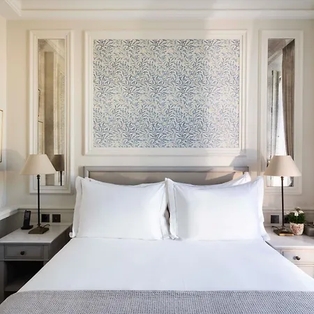 Hotel Du Quai Voltaire Paris
