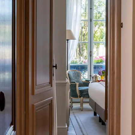 Hotel Du Quai Voltaire Paris