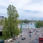 Du Quai Voltaire 4* Paris