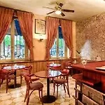 Hotel Du Quai Voltaire 4*