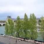 Hotel Du Quai Voltaire Paris