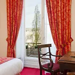 Du Quai Voltaire 4* Paris