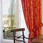 Du Quai Voltaire Hotel 4*