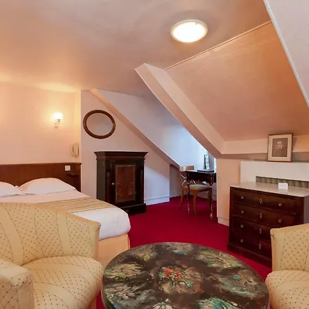 Hotel Du Quai Voltaire