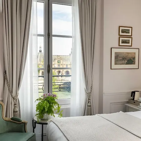Du Quai Voltaire 3* Paris