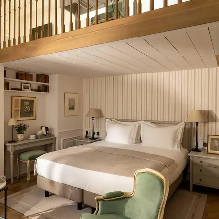 Du Quai Voltaire Paris