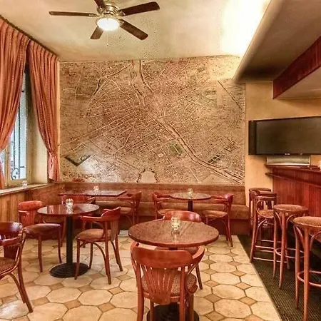 Hotel Du Quai Voltaire