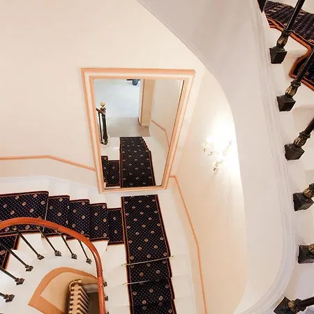 Du Quai Voltaire Hotel Parigi