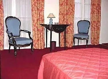 Du Quai Voltaire Paris