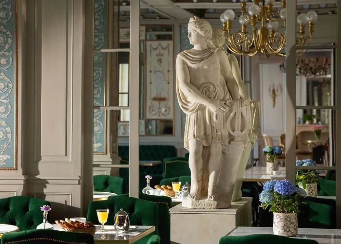 Hotel Du Quai Voltaire