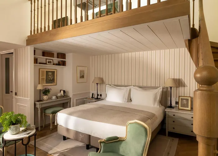 Du Quai Voltaire Paris