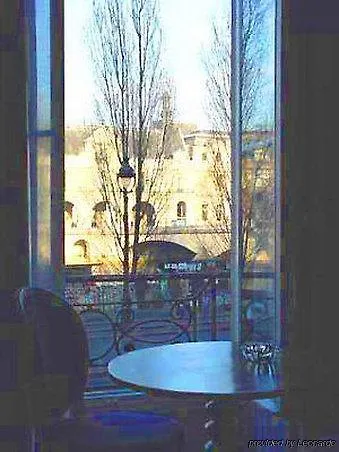 Du Quai Voltaire Paris