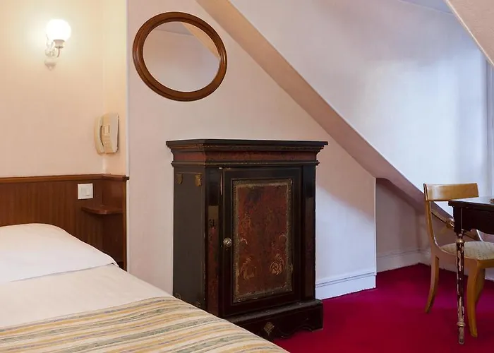 Du Quai Voltaire Paris