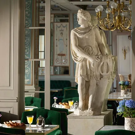 Отель Du Quai Voltaire