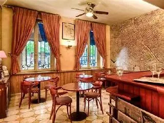 Otel Du Quai Voltaire 3*