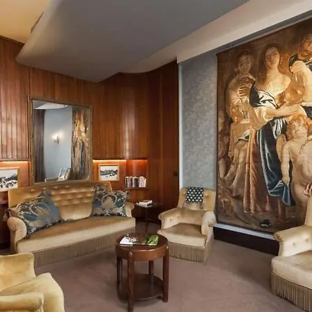 Du Quai Voltaire Otel Paris