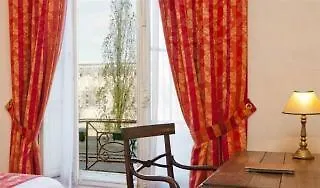 Du Quai Voltaire Otel 3*